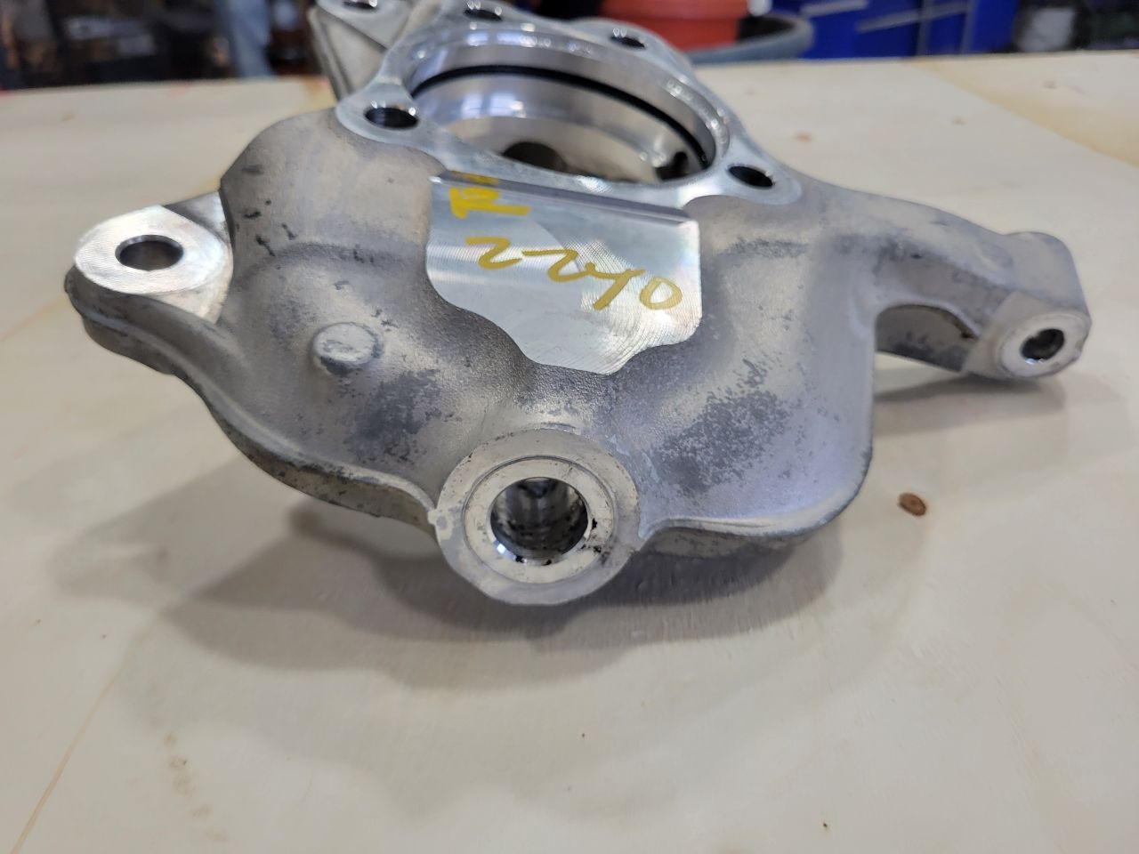 2022 SILVRDO15 RH PASSENGER FRONT SPINDLE KNUCKLE 32812 - image 3