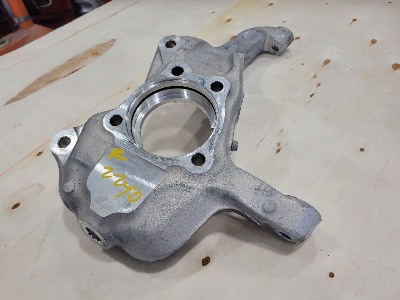 2022 SILVRDO15 RH PASSENGER FRONT SPINDLE KNUCKLE 32812 - image 4
