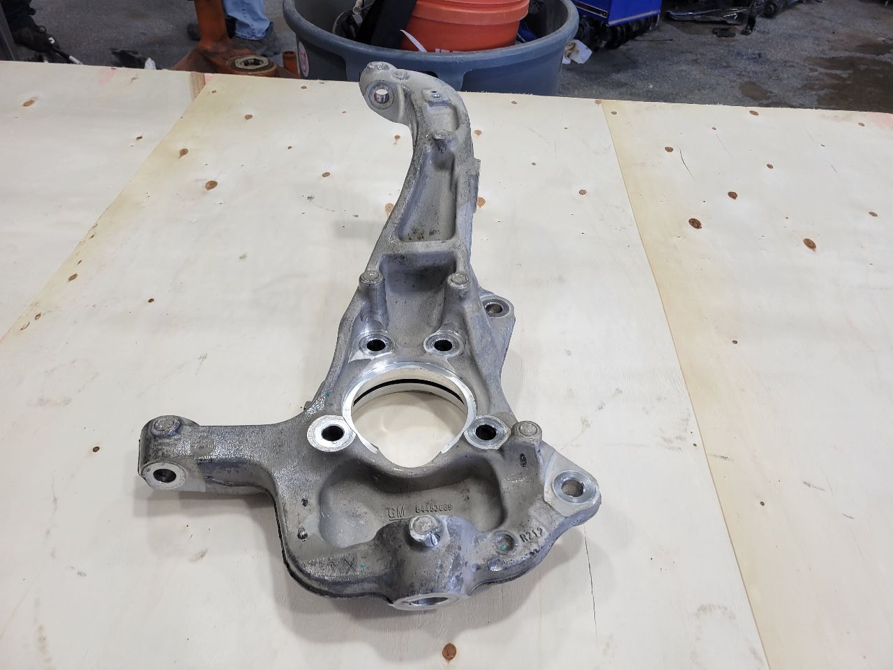 2022 SILVRDO15 RH PASSENGER FRONT SPINDLE KNUCKLE 32812 - image 9