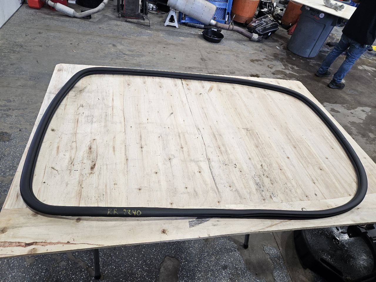 2022 SILVRDO15 REAR DOOR WEATHERSTRIPPING LH OR RH 32819 - image 1