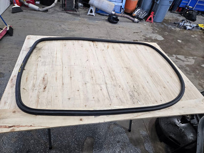2022 SILVRDO15 REAR DOOR WEATHERSTRIPPING LH OR RH 32820 - image 1