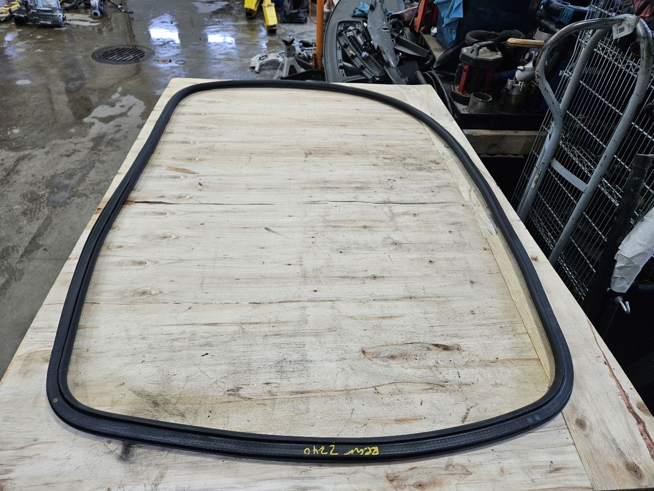 2022 SILVRDO15 REAR DOOR WEATHERSTRIPPING LH OR RH 32820 - image 2