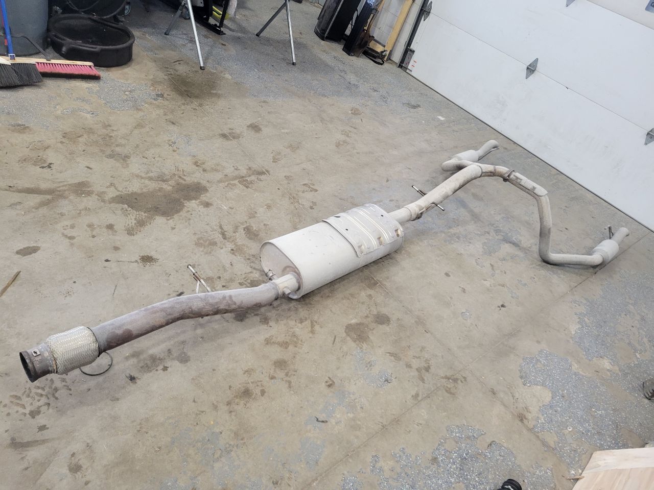 2022 SILVRDO15 OEM REAR DUEL OUTLET EXHAUST CATBACK 32825 - image 2