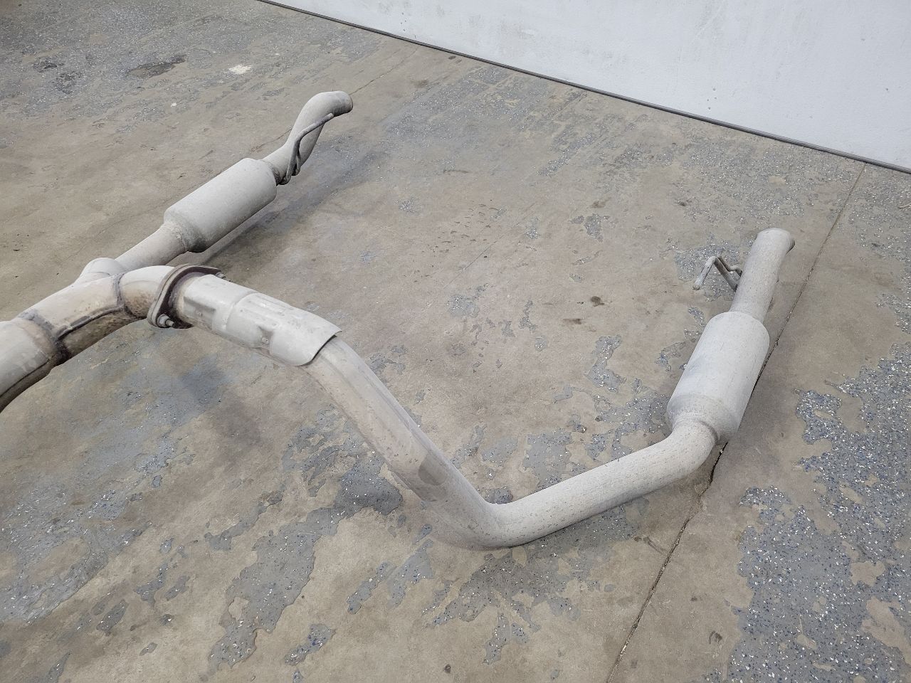 2022 SILVRDO15 OEM REAR DUEL OUTLET EXHAUST CATBACK 32825 - image 8