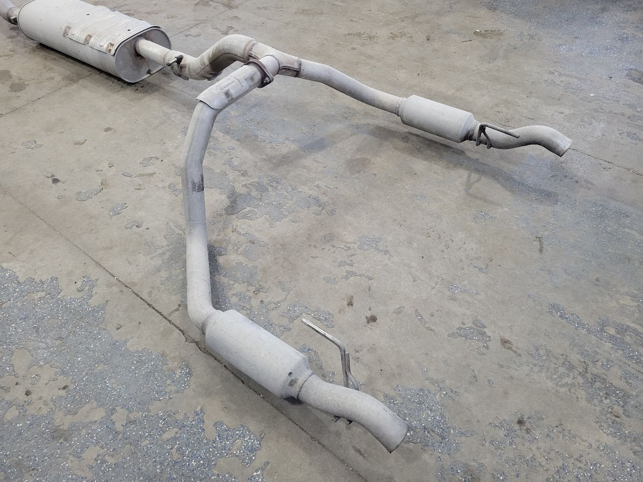 2022 SILVRDO15 OEM REAR DUEL OUTLET EXHAUST CATBACK 32825 - image 9