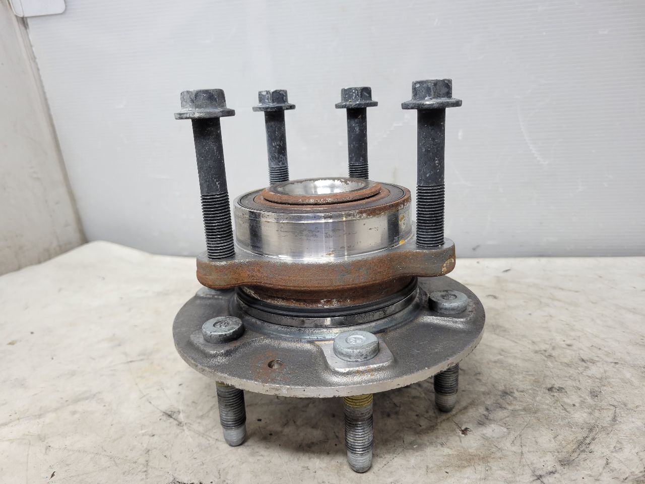 2022 SILVRDO15 OEM FRONT 4WD WHEEL HUB BEARING 25K 32841 - image 3