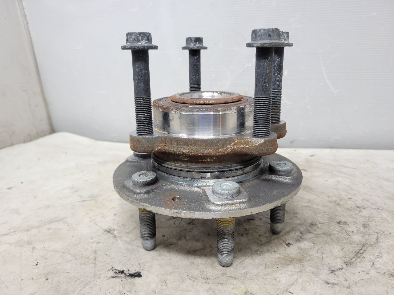 2022 SILVRDO15 OEM FRONT 4WD WHEEL HUB BEARING 25K 32841 - image 4