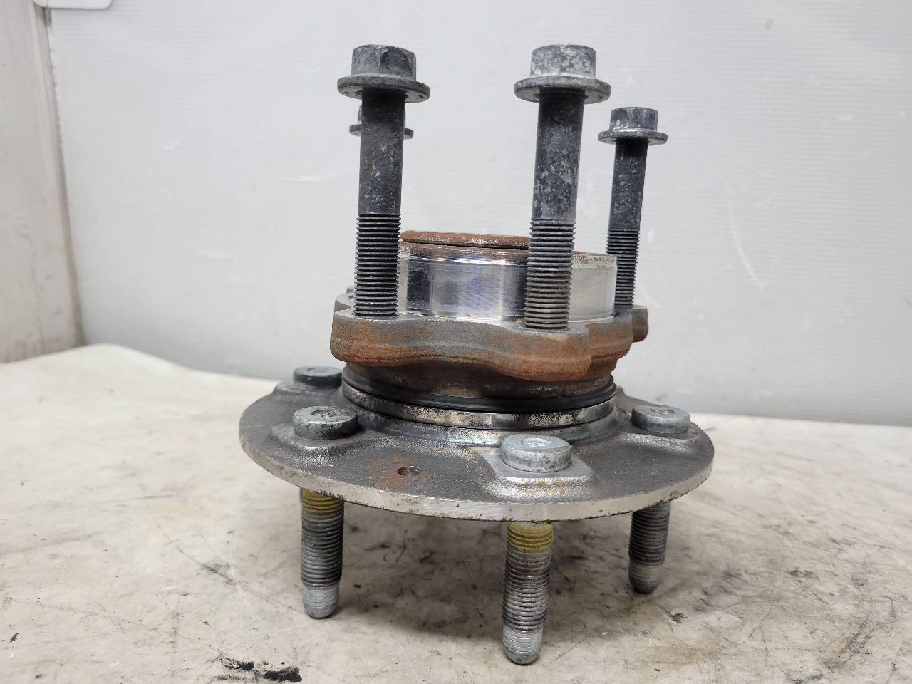 2022 SILVRDO15 OEM FRONT 4WD WHEEL HUB BEARING 25K 32841 - image 5
