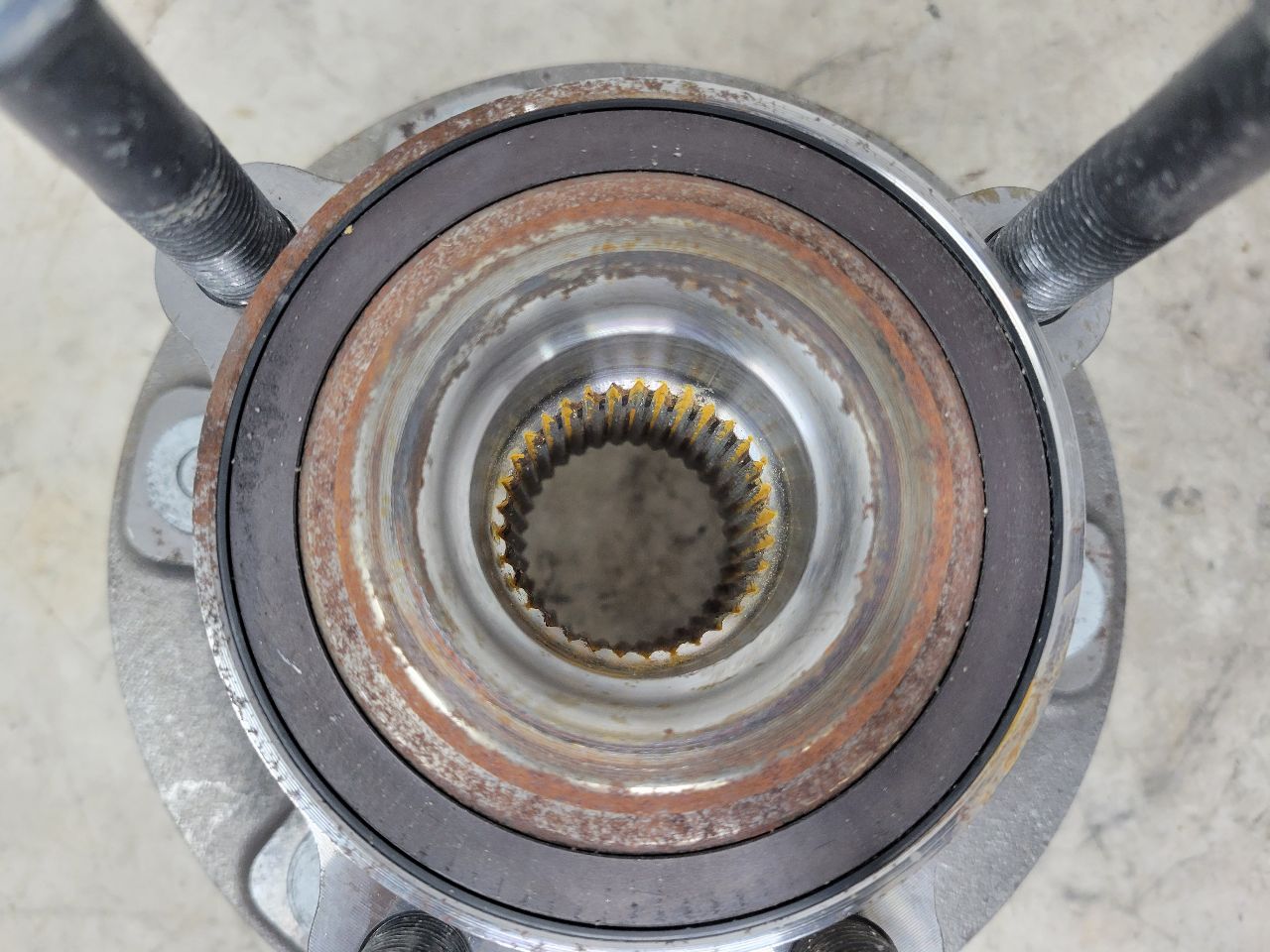 2022 SILVRDO15 OEM FRONT 4WD WHEEL HUB BEARING 25K 32841 - image 7