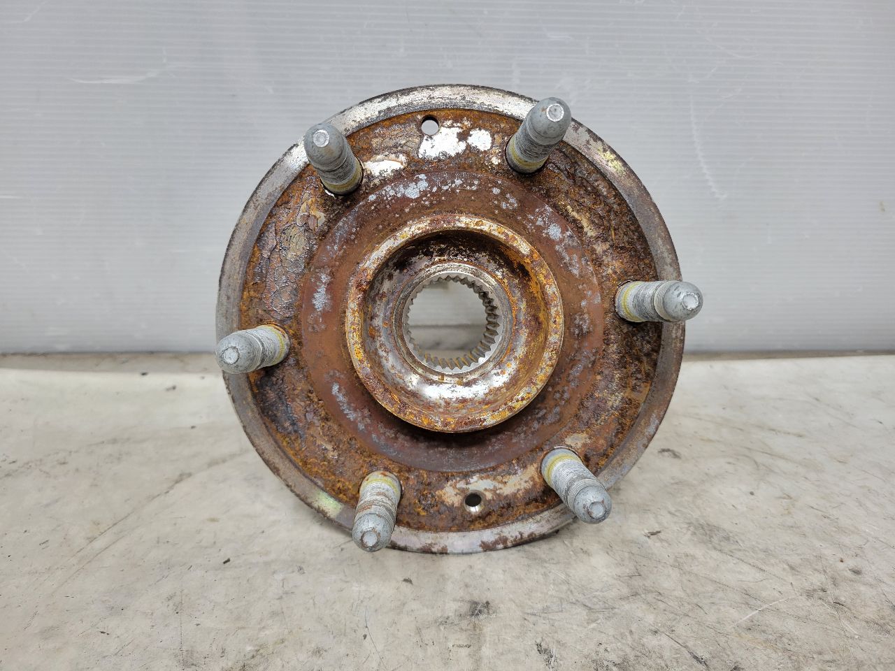 2022 SILVRDO15 OEM FRONT 4WD WHEEL HUB BEARING 25K 32841 - image 8