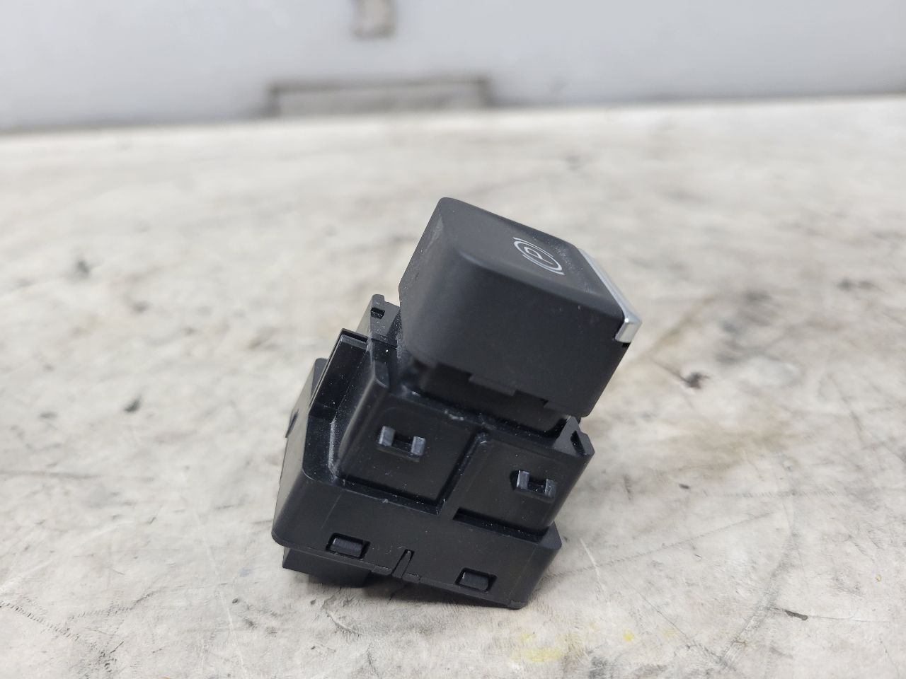 2022 SILVRDO15 EMERGENCY PARK BRAKE SWTICH 84701517 32853 - image 3
