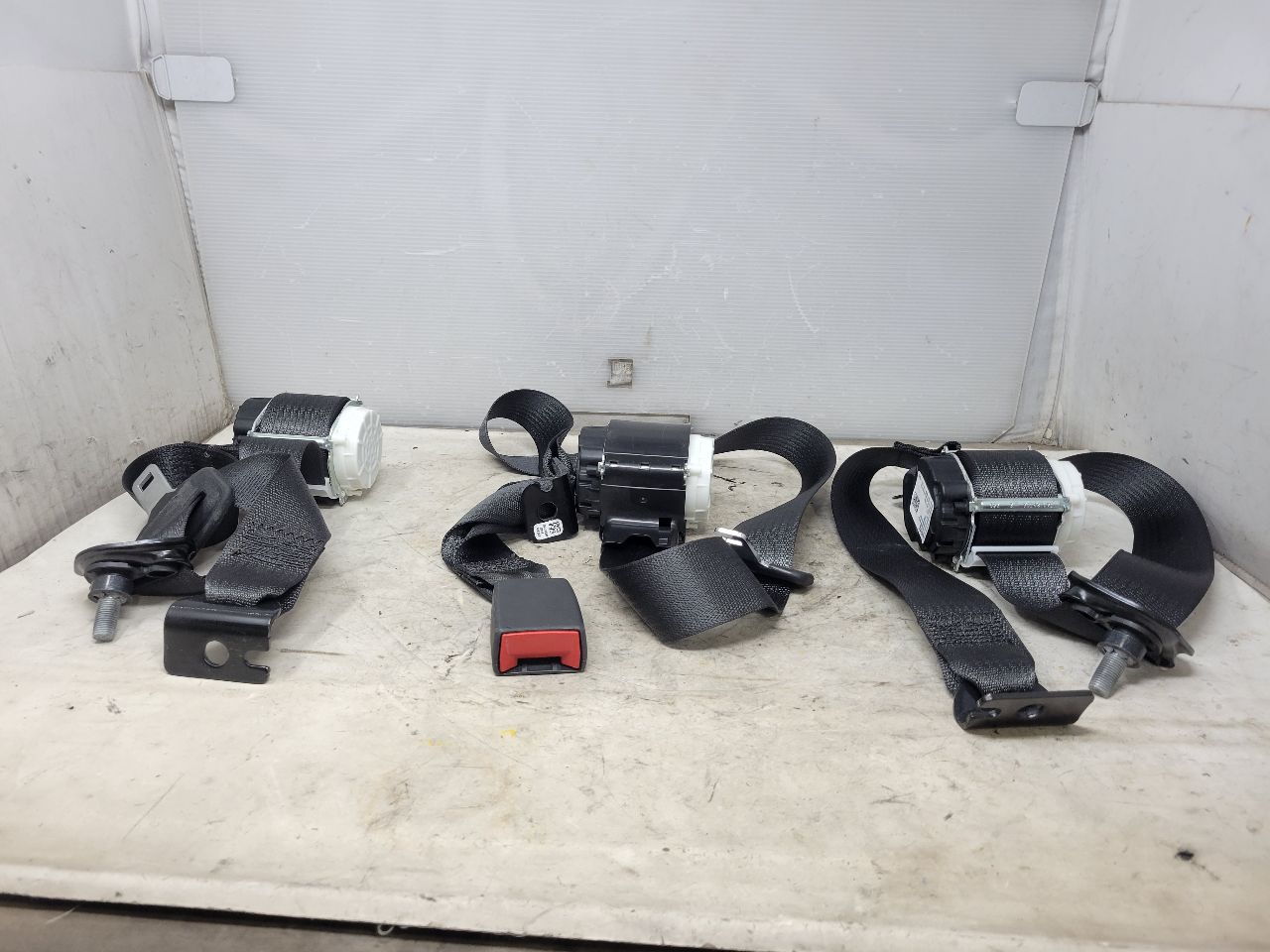 2022 SILVRDO15 REAR SEAT BELTS SET OF 3 BLACK 32866 - image 2