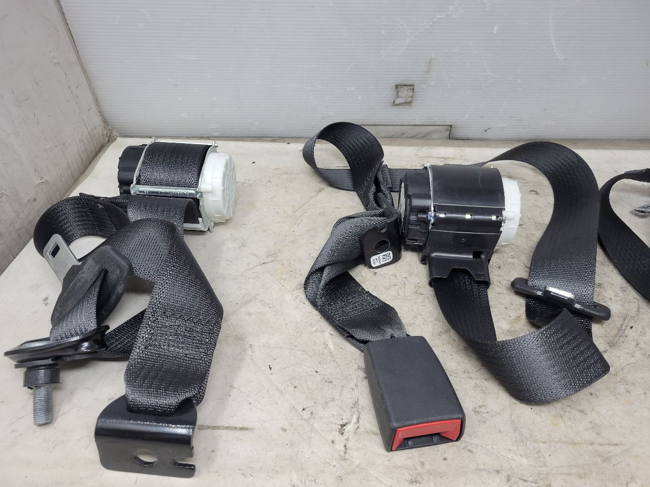 2022 SILVRDO15 REAR SEAT BELTS SET OF 3 BLACK 32866 - image 3
