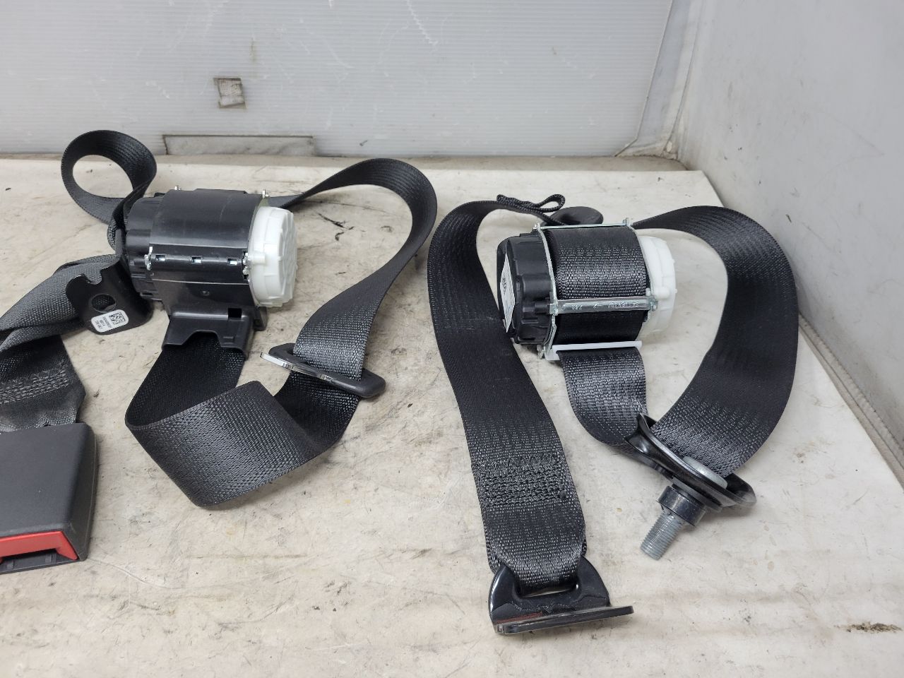 2022 SILVRDO15 REAR SEAT BELTS SET OF 3 BLACK 32866 - image 4