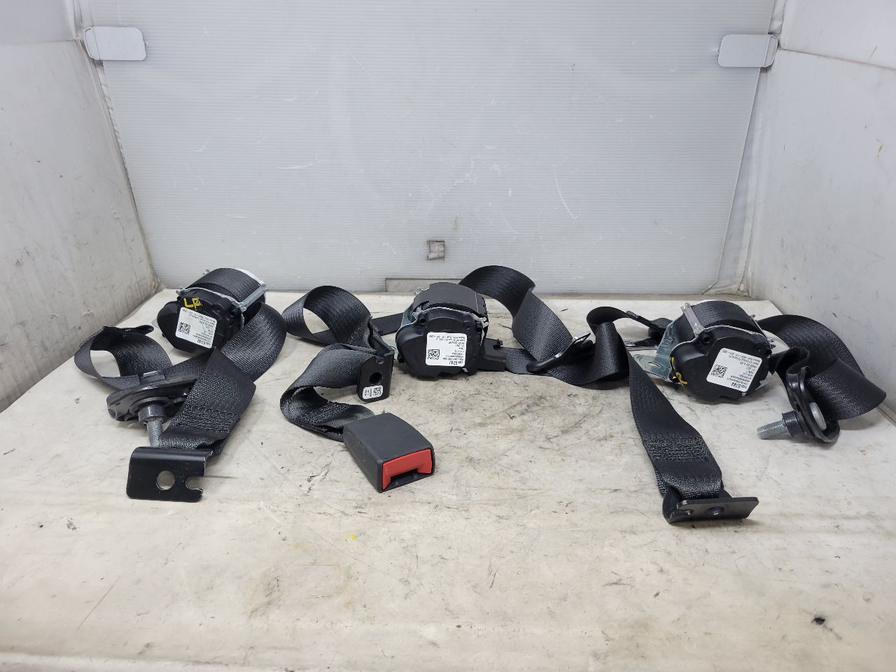 2022 SILVRDO15 REAR SEAT BELTS SET OF 3 BLACK 32866 - image 5