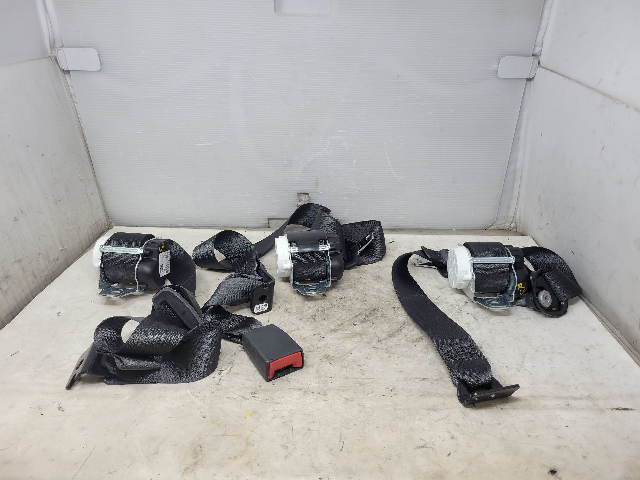 2022 SILVRDO15 REAR SEAT BELTS SET OF 3 BLACK 32866 - image 6