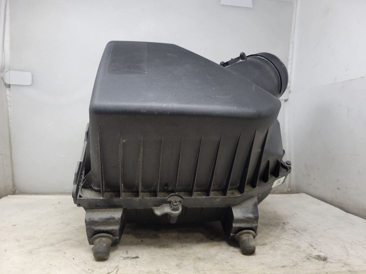 2022 SILVRDO15 OEM AIR INTAKE BOX FILTER HOUSING 32870 - image 4