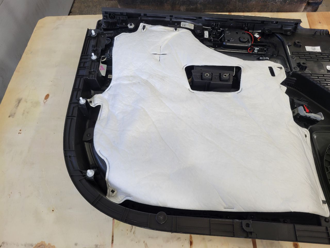 2022 SILVRDO15 RH FRONT DOOR PANEL TRIM BLACK BOSE 32872 - image 11