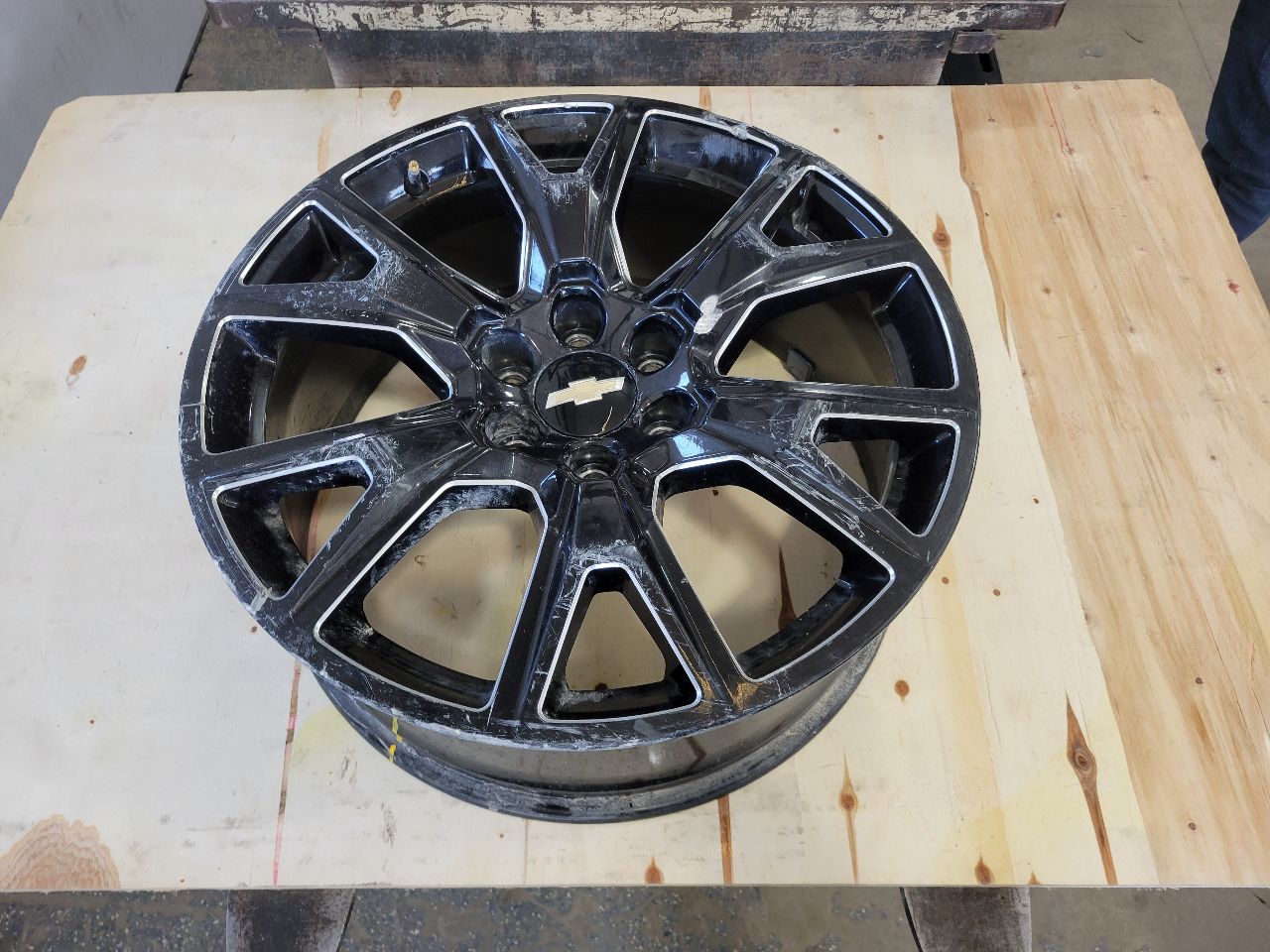 2022 SILVRDO15 22" BLACK Y SPOKE WHEEL OPT SEZ BENT 32879 - image 1