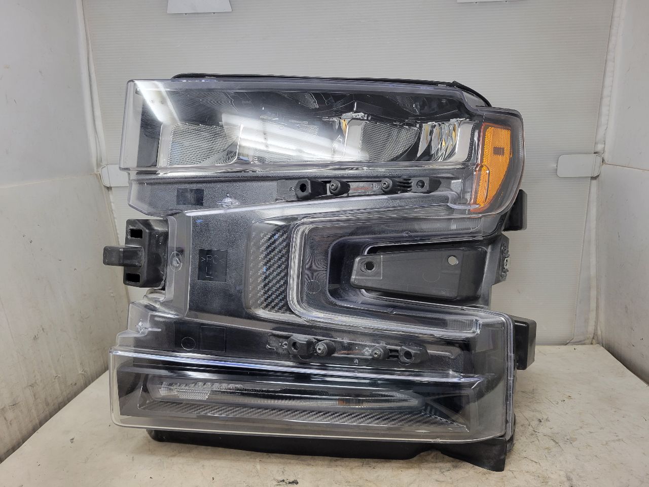 2022 SILVRDO15 LH HEADLAMP NICE 2 REPAIRED TABS 32880 - image 1