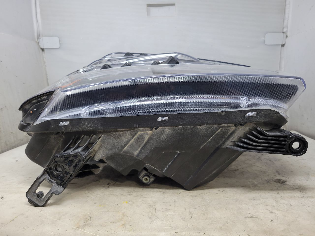 2022 SILVRDO15 LH HEADLAMP NICE 2 REPAIRED TABS 32880 - image 8