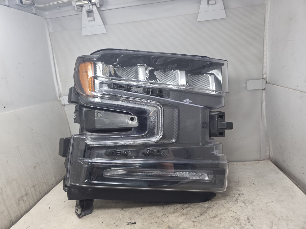 2022 SILVRDO15 RH HEADLAMP NICE CONDITION 25K 32881 - image 1