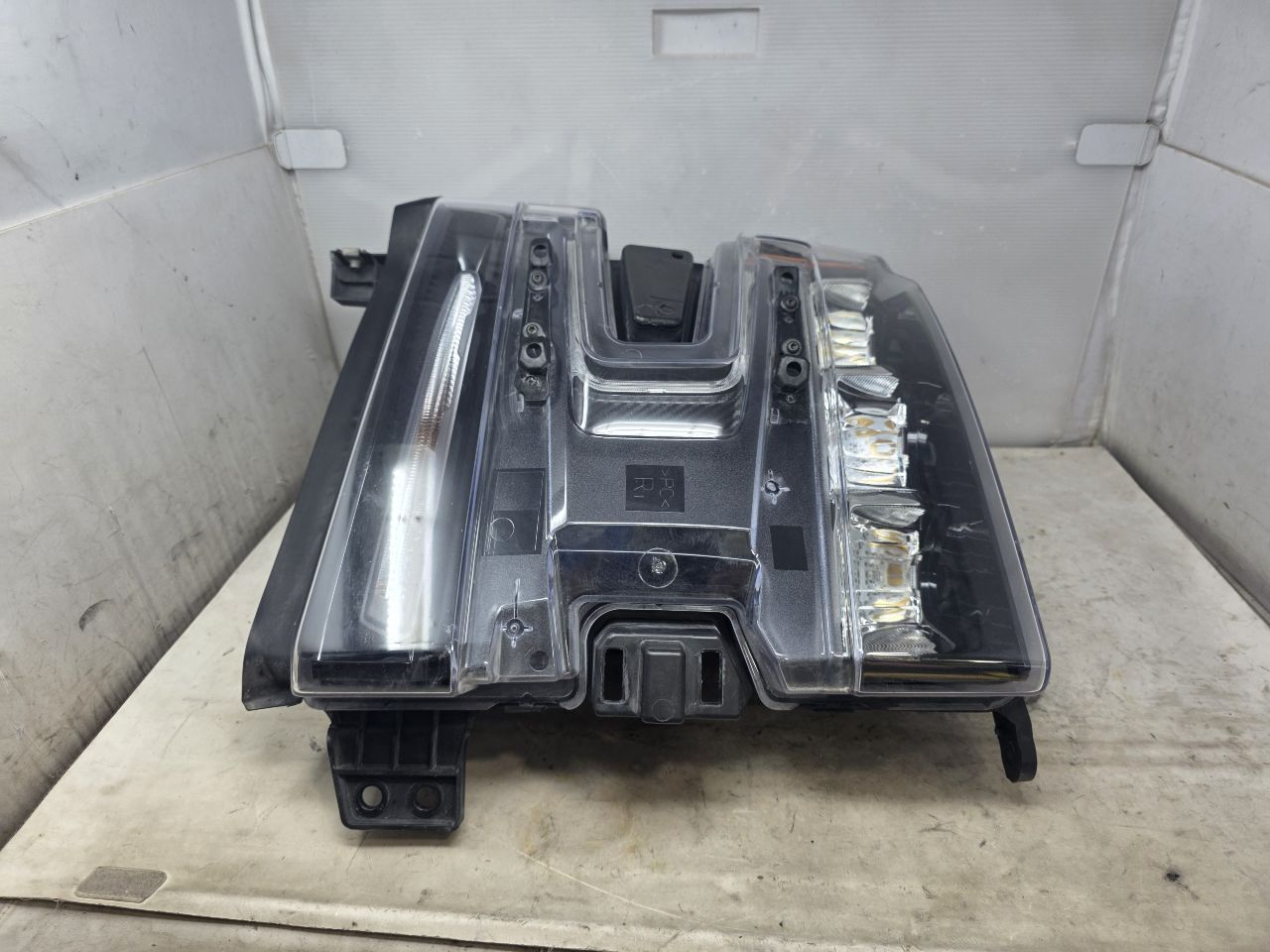 2022 SILVRDO15 RH HEADLAMP NICE CONDITION 25K 32881 - image 6