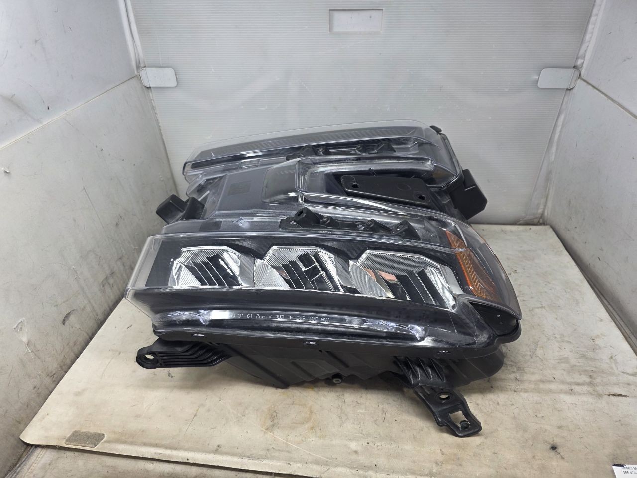2022 SILVRDO15 RH HEADLAMP NICE CONDITION 25K 32881 - image 8