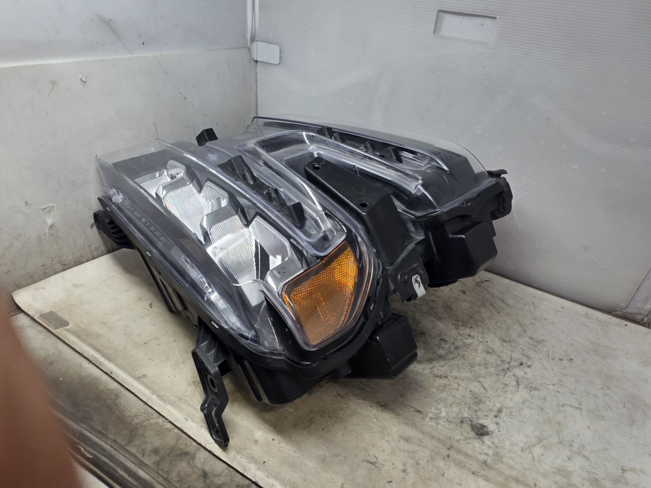 2022 SILVRDO15 RH HEADLAMP NICE CONDITION 25K 32881 - image 15