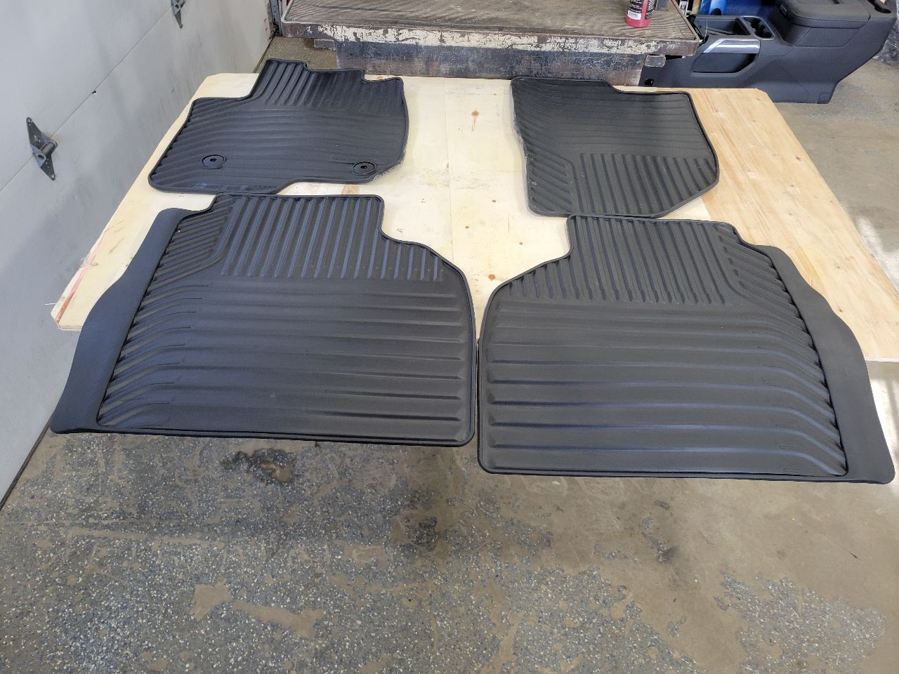 2022 SILVRDO15 GM ALL WEATHER FLOOR MATS RUBBER SET 32890 - image 1