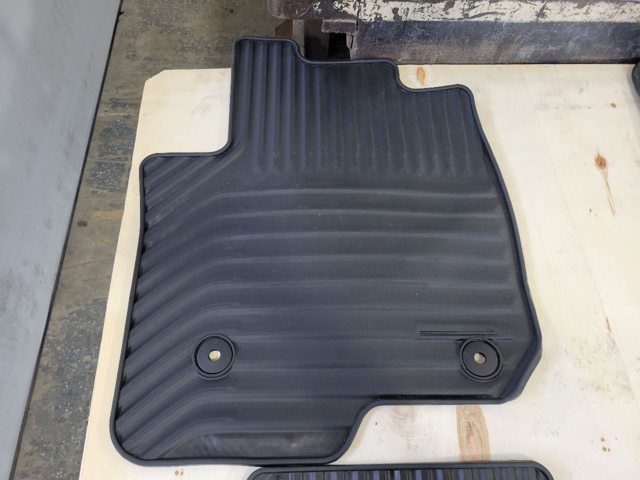 2022 SILVRDO15 GM ALL WEATHER FLOOR MATS RUBBER SET 32890 - image 3