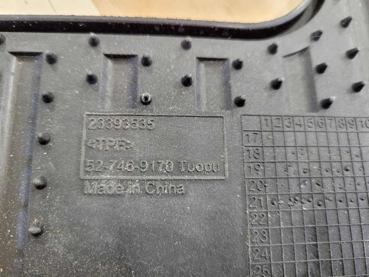 2022 SILVRDO15 GM ALL WEATHER FLOOR MATS RUBBER SET 32890 - image 9