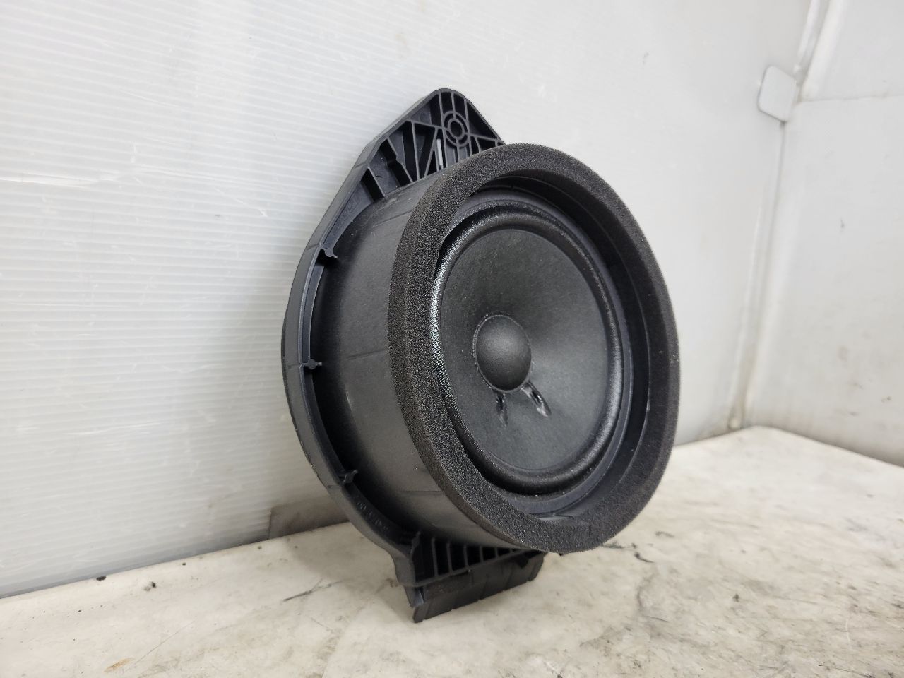 2022 SILVRDO15 REAR DOOR BOSE SPEAKER 86779189 32907 - image 3