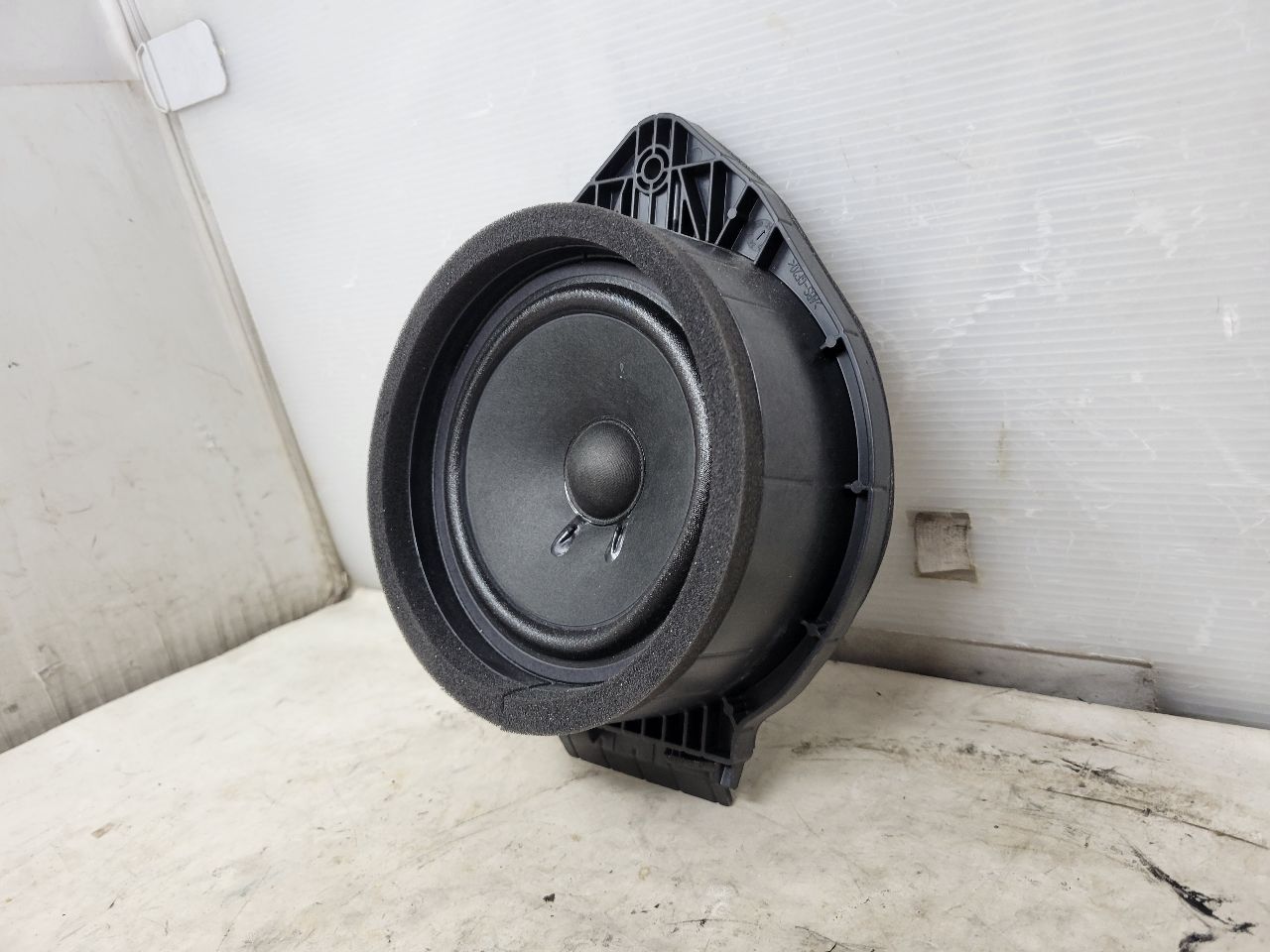 2022 SILVRDO15 REAR DOOR BOSE SPEAKER 86779189 32908 - image 3
