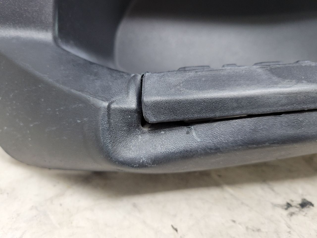 2022 SILVRDO15 LH BUMPER STEP INSERT & PAD OEM 32916 - image 3