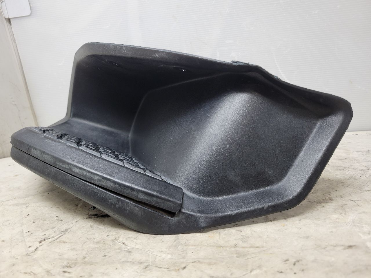 2022 SILVRDO15 LH BUMPER STEP INSERT & PAD OEM 32916 - image 4