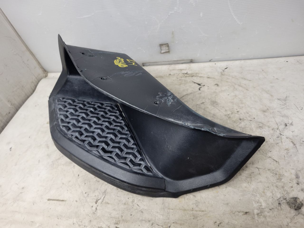 2022 SILVRDO15 LH BUMPER STEP INSERT & PAD OEM 32916 - image 5