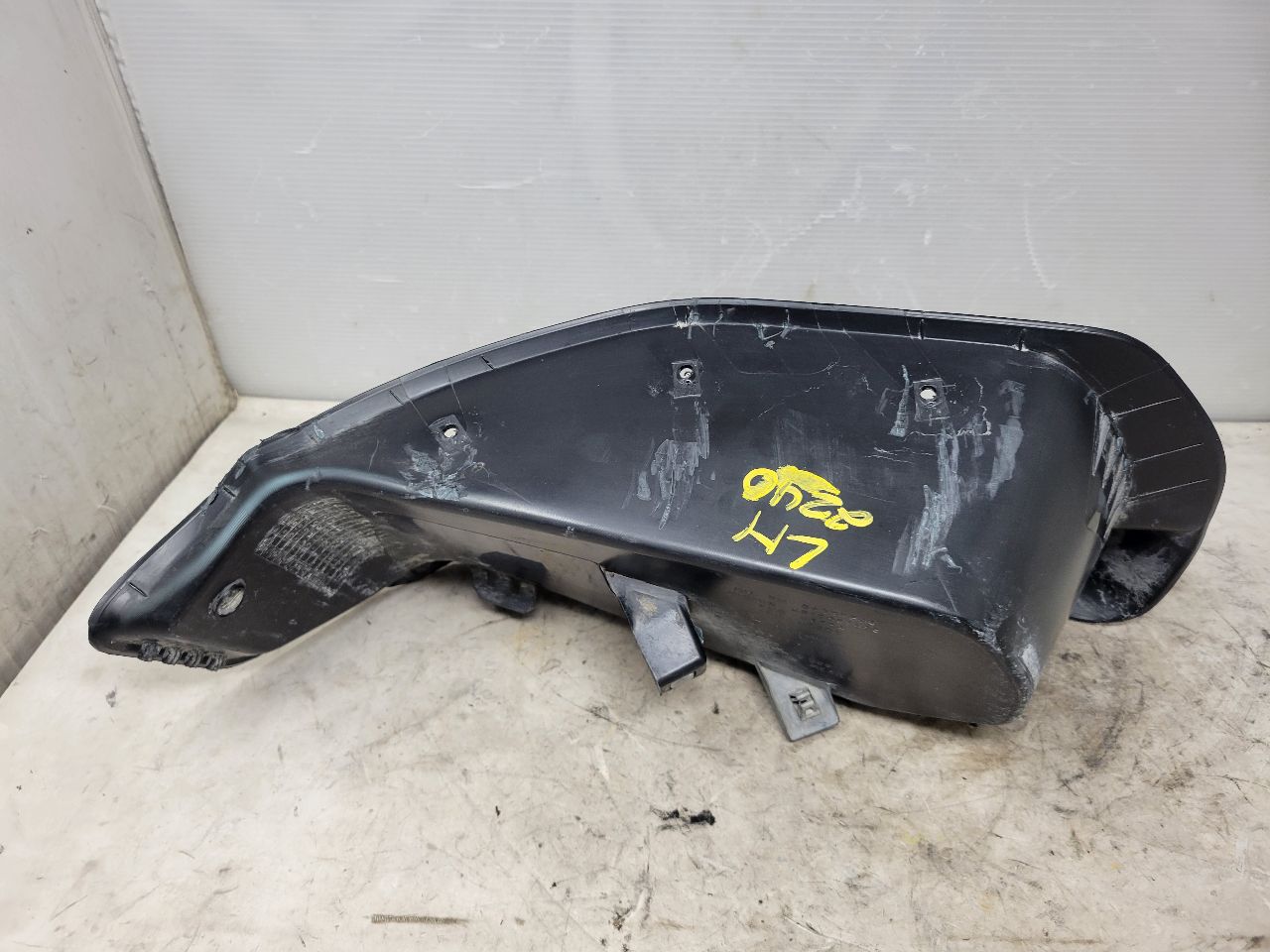 2022 SILVRDO15 LH BUMPER STEP INSERT & PAD OEM 32916 - image 9