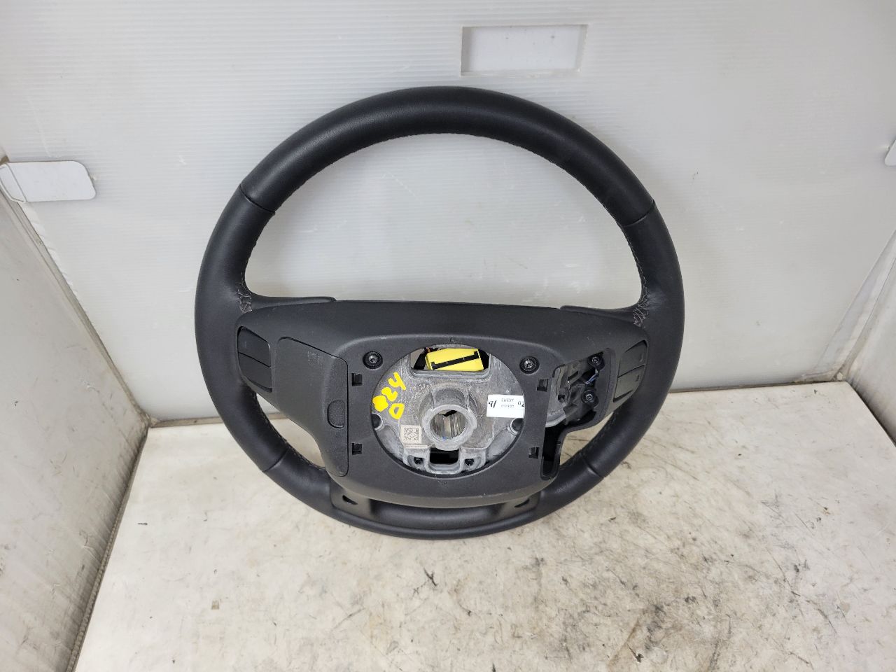 2022 SILVRDO15 BLACK LEATHER HEATED STEERING WHEEL 32918 - image 10