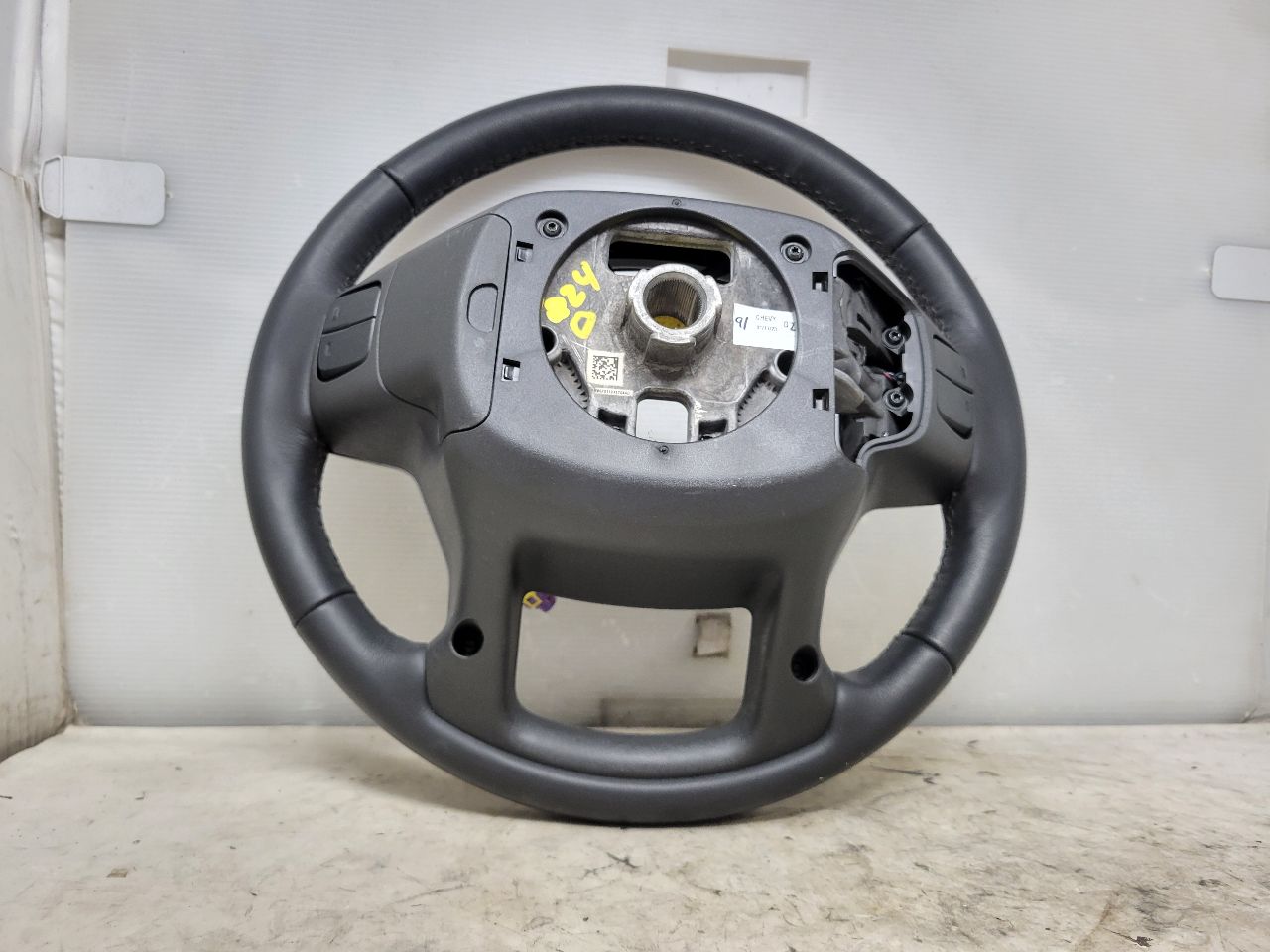 2022 SILVRDO15 BLACK LEATHER HEATED STEERING WHEEL 32918 - image 11