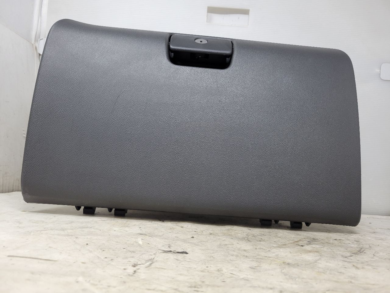2022 SILVRDO15 LOWER GLOVE BOX BLACK 84093881 32925 - image 3