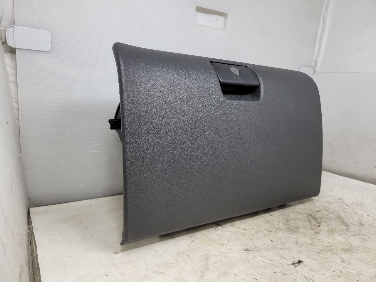 2022 SILVRDO15 LOWER GLOVE BOX BLACK 84093881 32925 - image 4