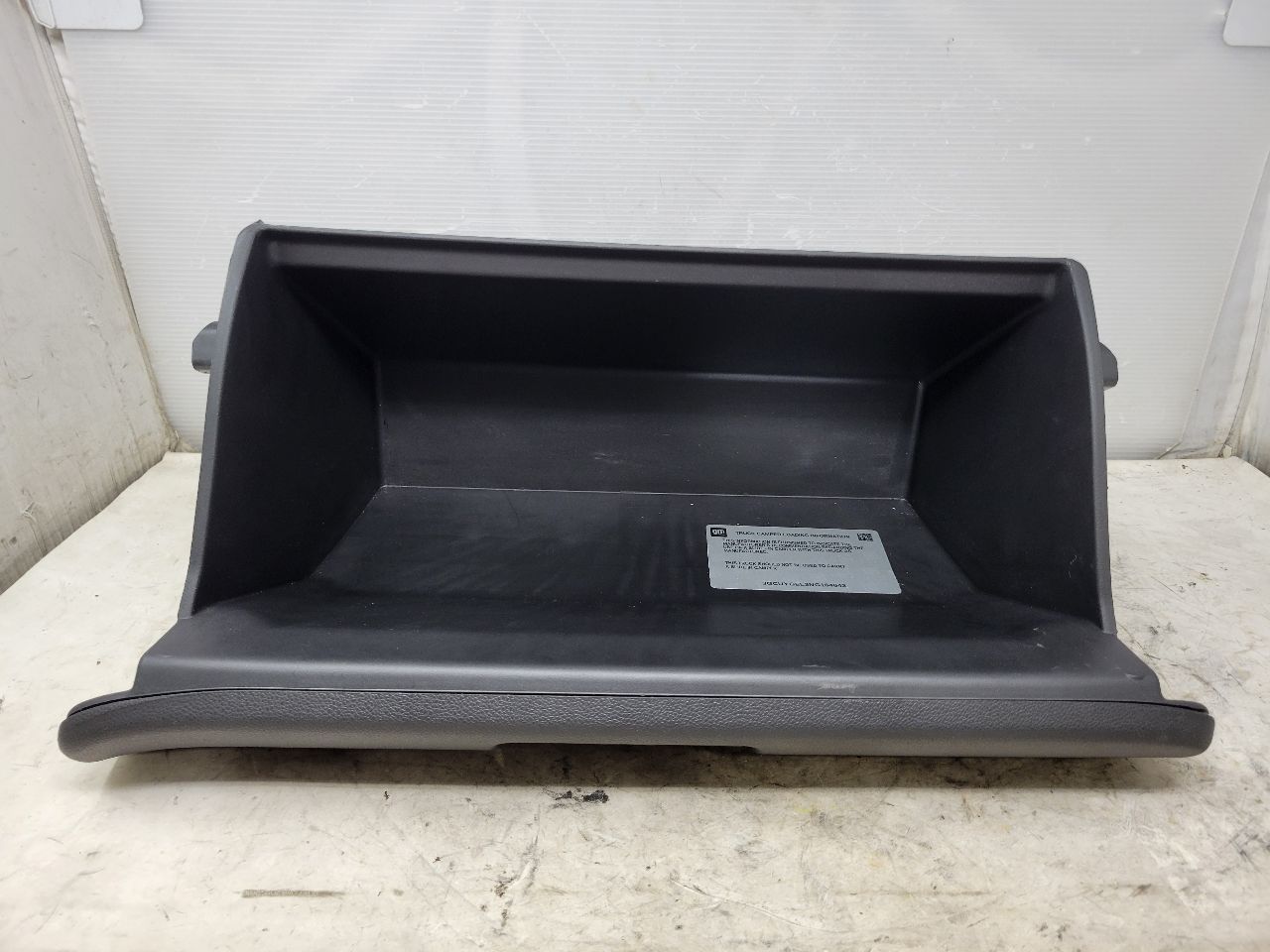 2022 SILVRDO15 LOWER GLOVE BOX BLACK 84093881 32925 - image 6