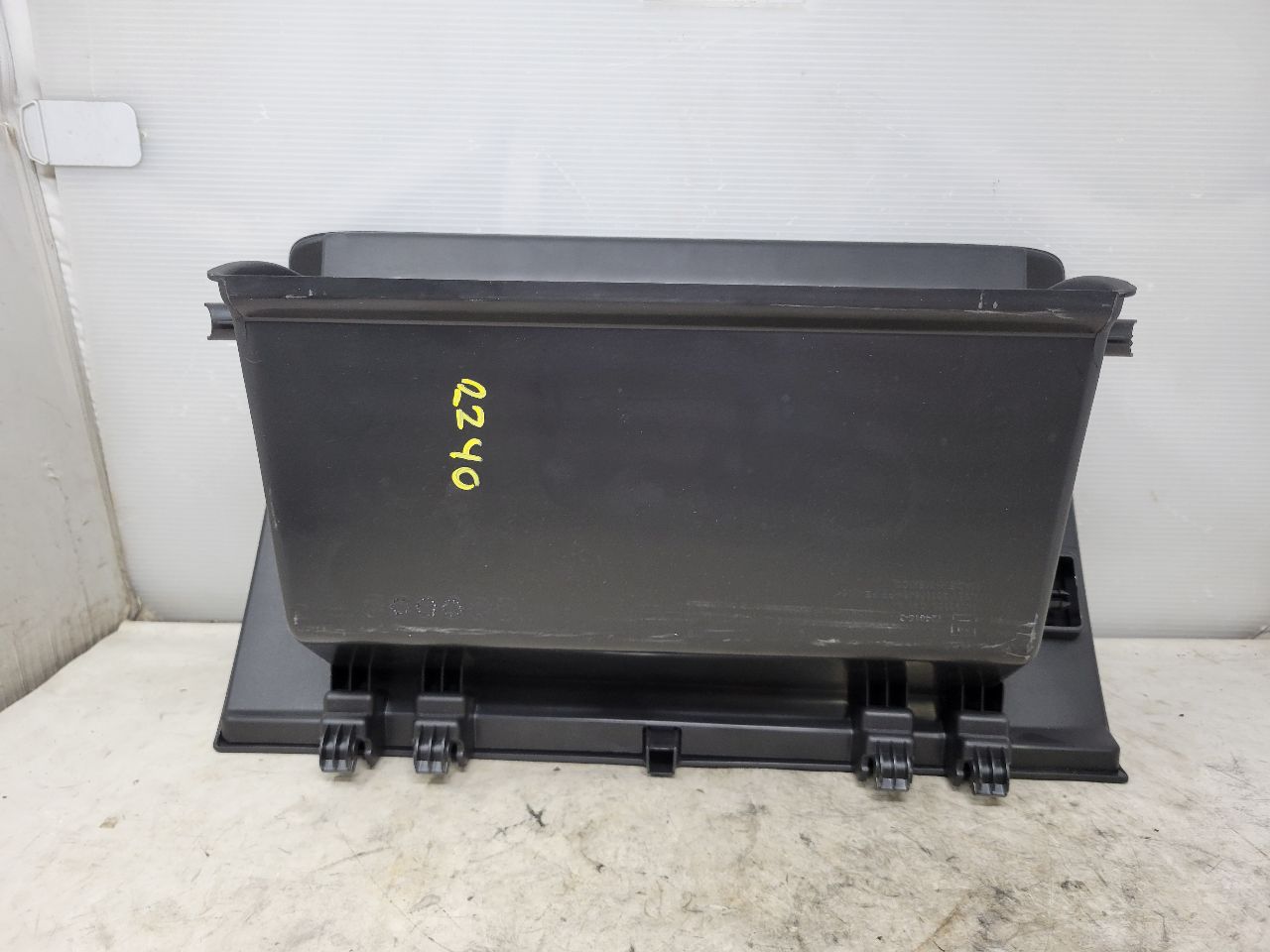 2022 SILVRDO15 LOWER GLOVE BOX BLACK 84093881 32925 - image 7