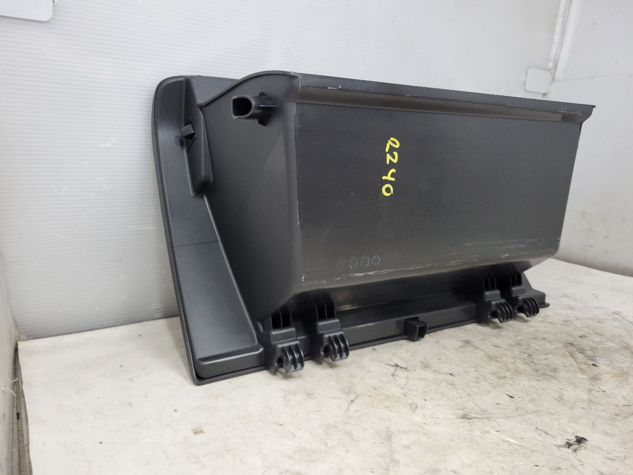 2022 SILVRDO15 LOWER GLOVE BOX BLACK 84093881 32925 - image 9