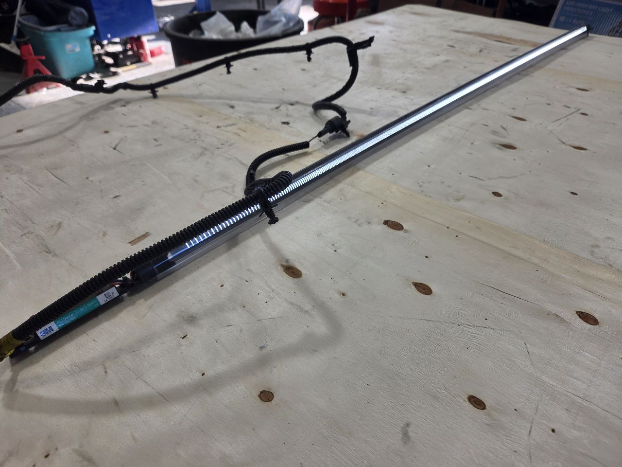 2019 ESCALADE LH DRIVER RUNNING BOARD LIGHT ONLY 32940 - image 8