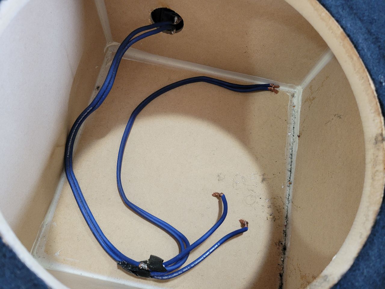 2021 CAMARO REAR TRUNK DUAL 12" SUBWOOFER BOX 32944 - image 11