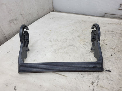 2019 ESCALADE FUSE BLOCK LOCKING HANDLE ONLY 32946 - image 1