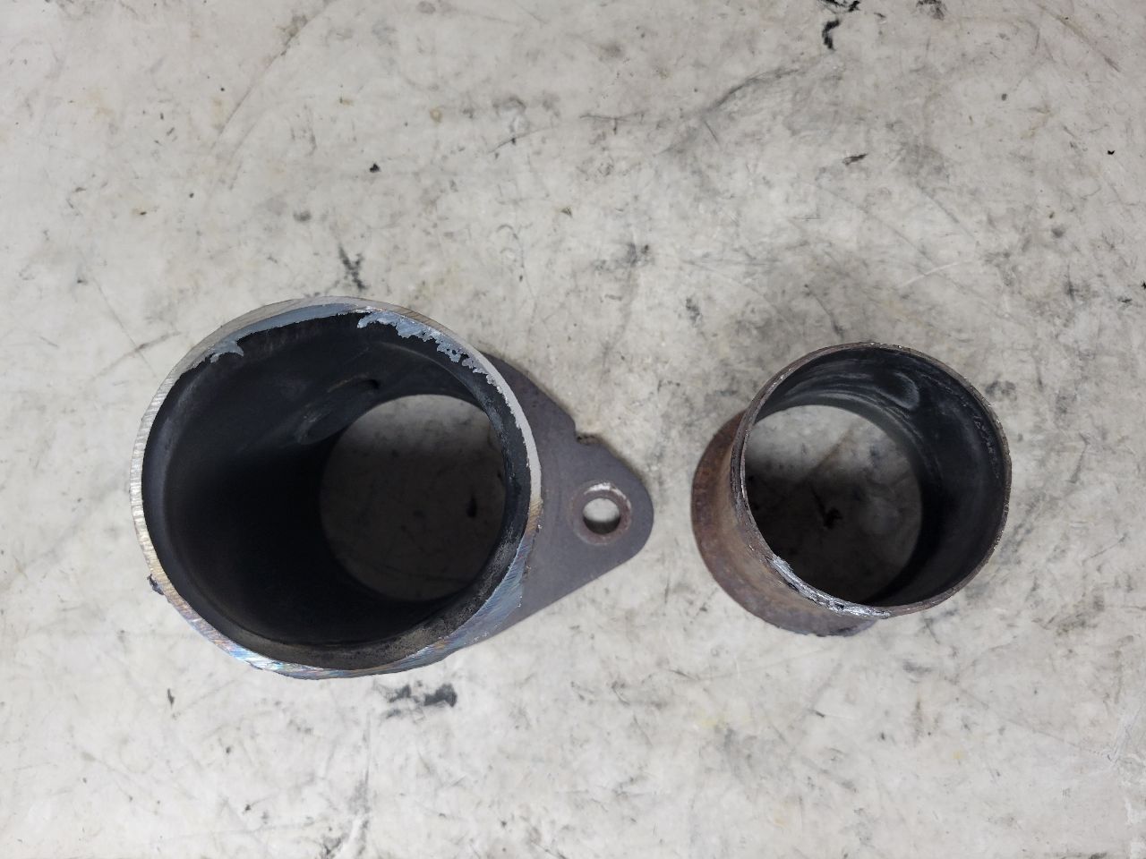 2019 CAMARO EXHAUST TO Y PIPE (CAT) FLANGES PAIR 32947 - image 1