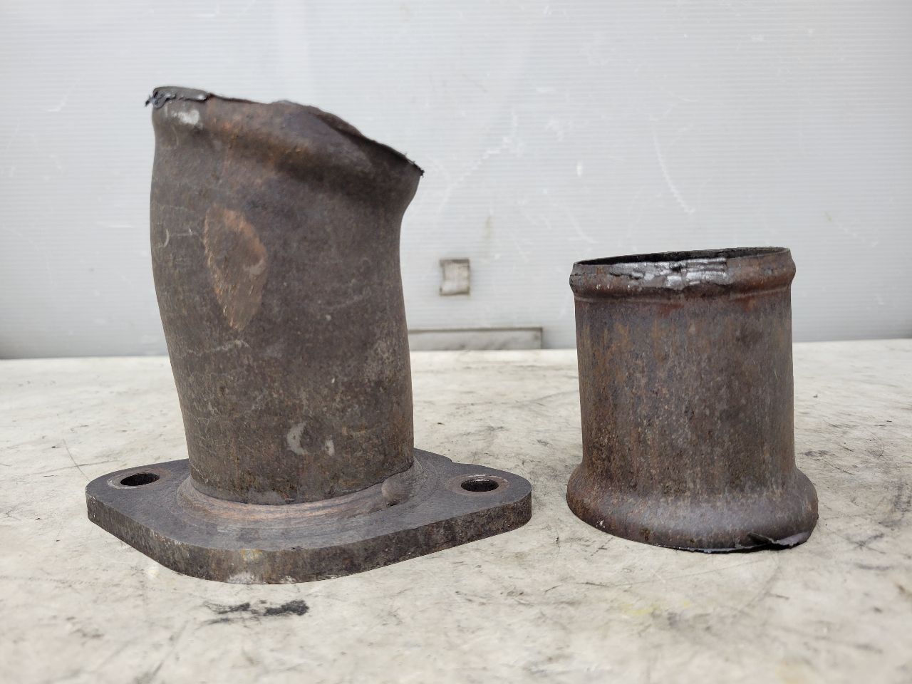 2019 CAMARO EXHAUST TO Y PIPE (CAT) FLANGES PAIR 32947 - image 2